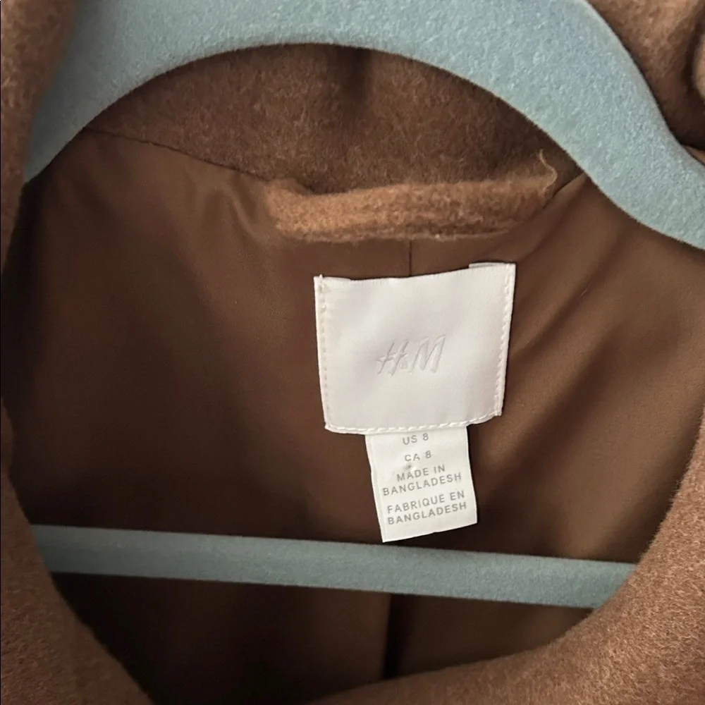 H&M Classic Tan Jacket with 2 Front Pockets and Button Up Collar if Desired EUC - Picture 2 of 7